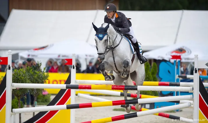 eventingruiter lips rouwt op overleden toppaard