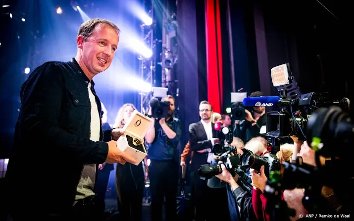 evers staat op wint gouden radioring