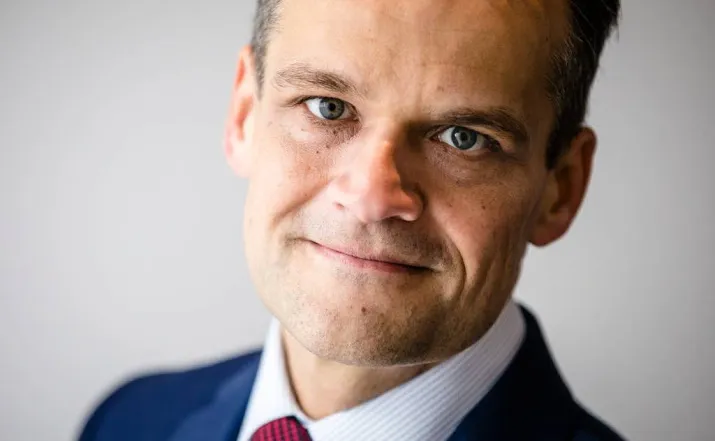 ex minister de jager begeleidt renovatie binnenhof