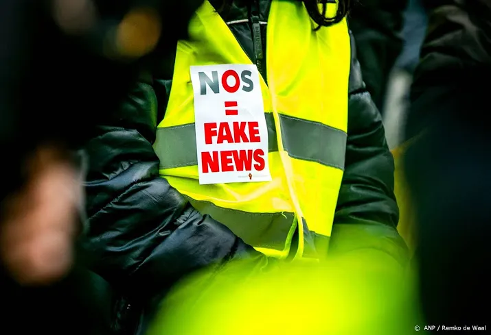 excuses politie voor fakenews spandoek