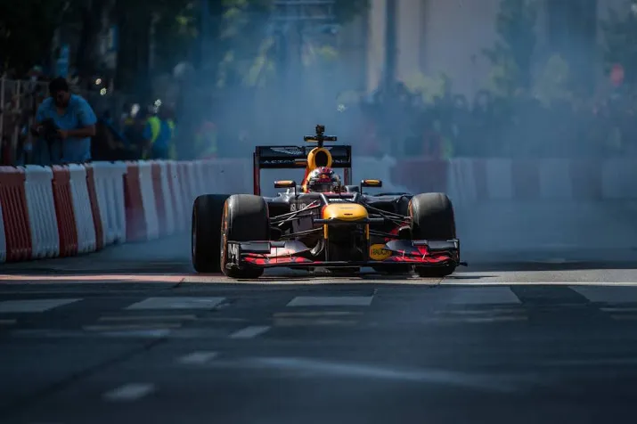 excuses verstappen aan medewerkers red bull
