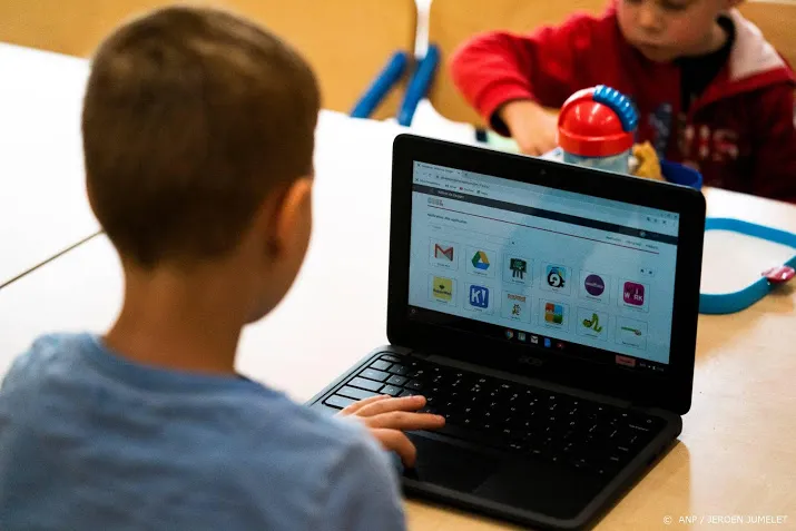 extra geld voor 60 000 laptops en tablets voor thuisonderwijs