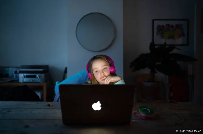 extra laptops voor thuisonderwijs kind uit arm gezin