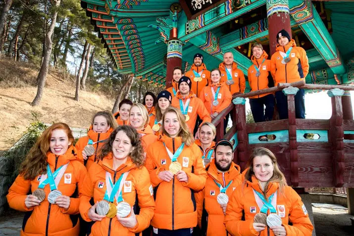 f16s begeleiden olympisch team