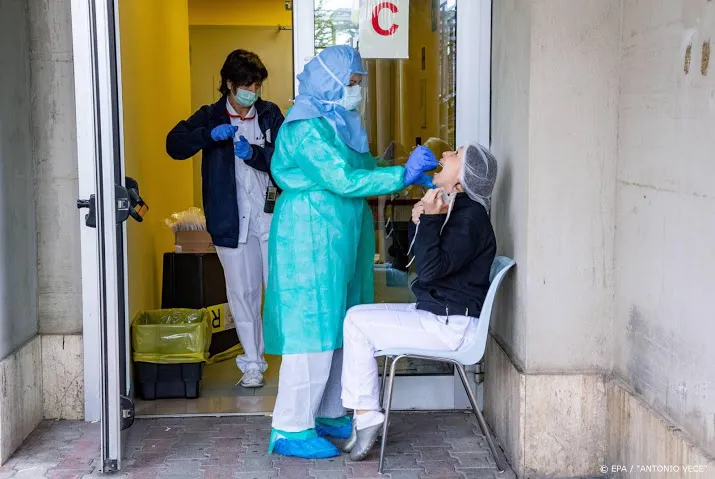 fabrikant coronatests beperk tests tot patienten met symptomen