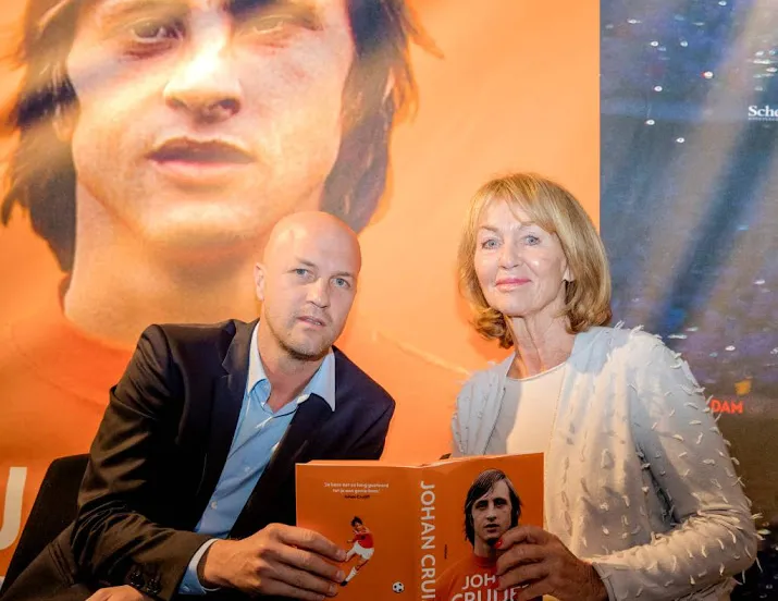 familie cruijff blij met nieuwe naam arena