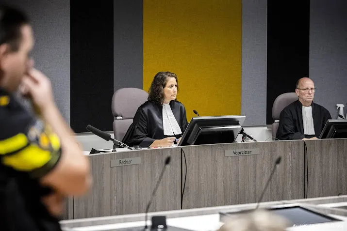 familie gino 9 boos en verdrietig tijdens eerste zittingsdag