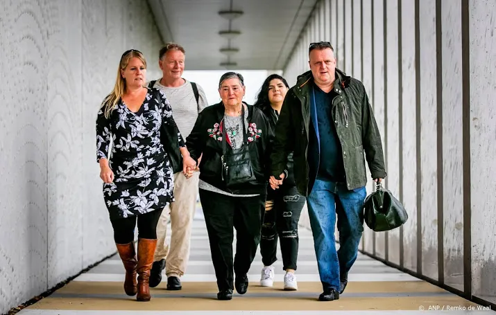 familie mitch henriquez aangeslagen