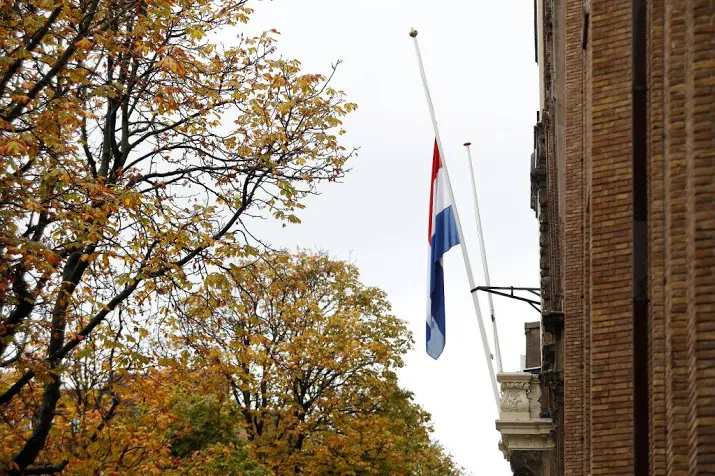 familie neemt afscheid van wim kok