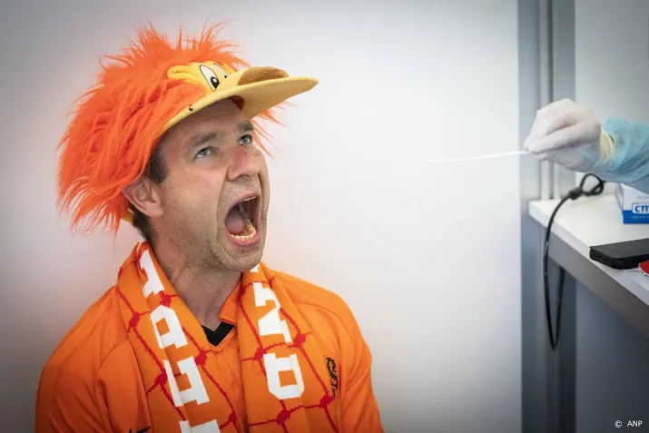 fans van oranje leven na negatieve test toe naar oekraine