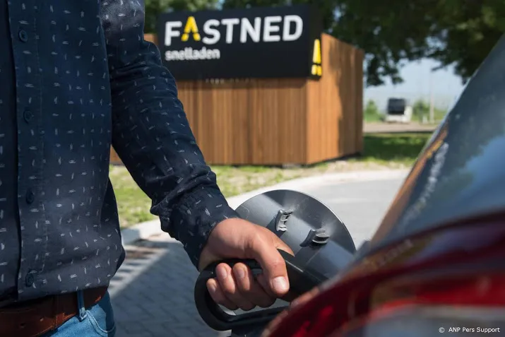 fastned bouwt snellaadstations in zwitserland