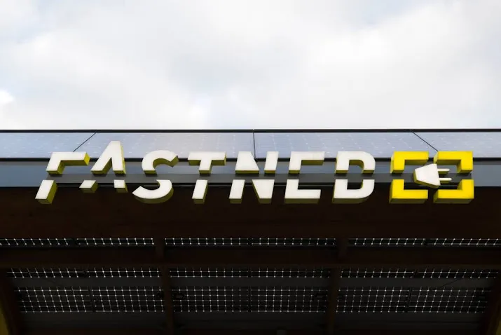 fastned breidt uit in het verenigd koninkrijk