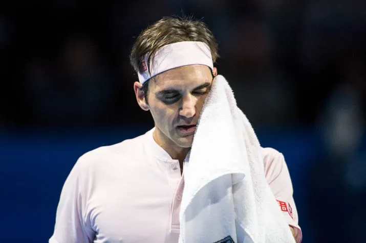 federer in basel moeizaam langs simon