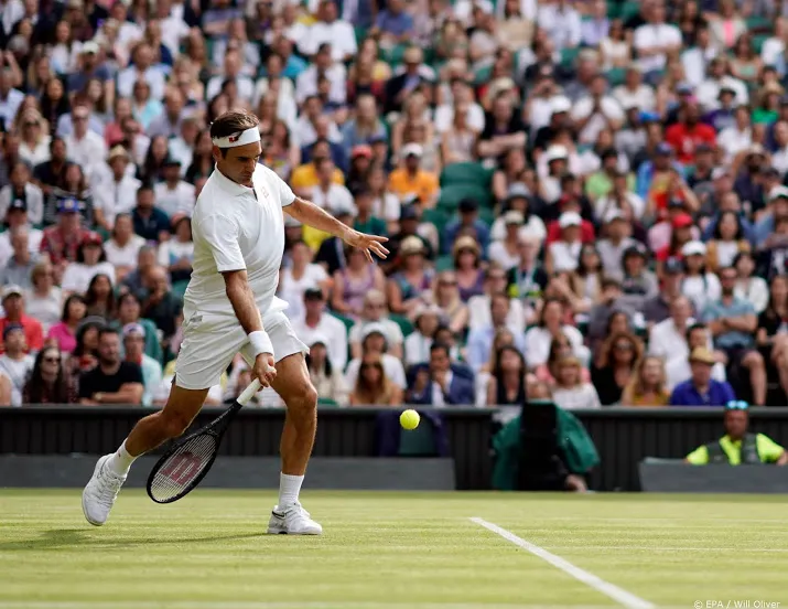 federer in drie sets langs stugge pouille