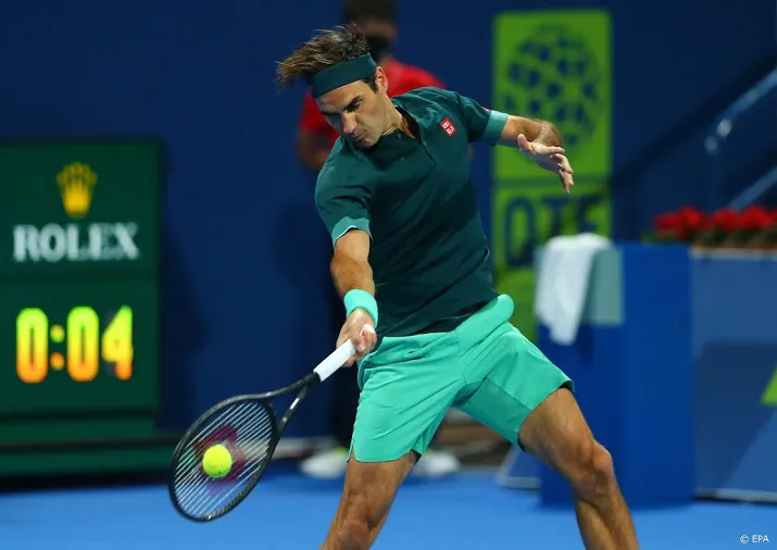 federer meldt zich af voor dubai en gaat in training