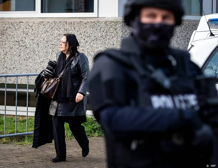 feest in vliegtuig taghi op weg naar nederland