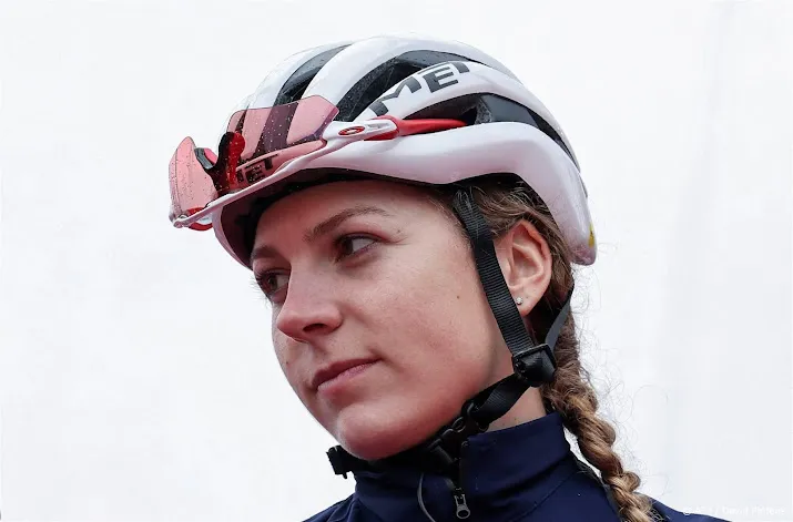 fenix elegant met wielrensters kastelijn en kuijpers naar de tour