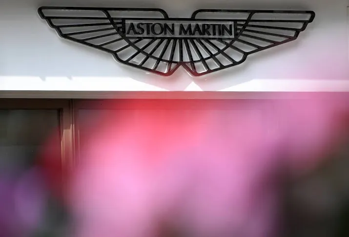 ferrari bekeek overname aston martin