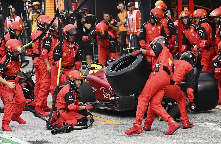 ferrari blundert weer en vergeet band bij pitstop sainz
