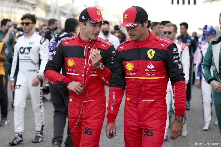 ferrari laat leclerc en sainz voorlopig vrijuit racen