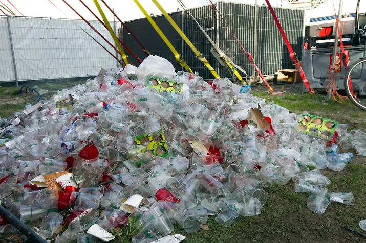 festivals strijden samen tegen wegwerpplastic