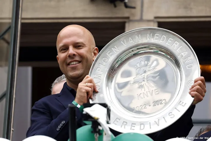 feyenoord coach slot houdt fans in onzekerheid over toekomst