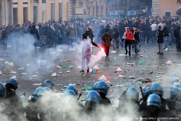 feyenoord fans veroordeeld tot celstraf na rellen in rome