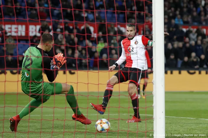 feyenoord wint dankzij primeur van persie