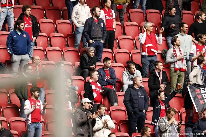 fieldlab sportwedstrijd met halfvol stadion veilig te houden