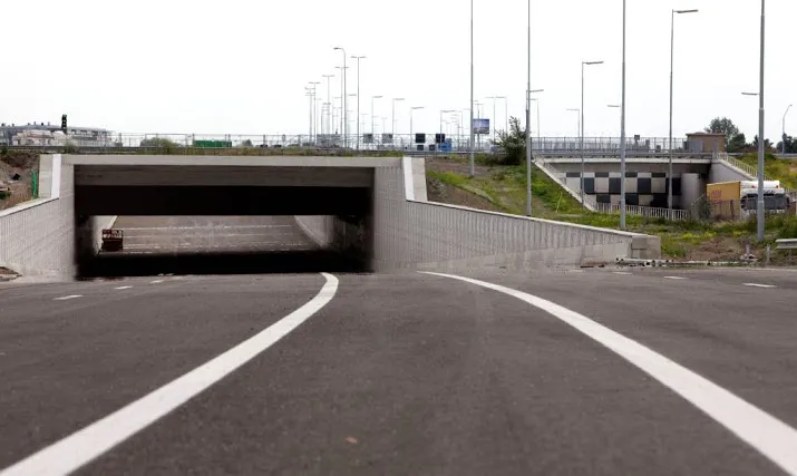 fikse file op a4 na botsing vrachtwagens