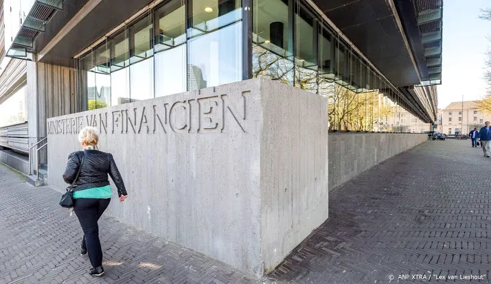 financien doet aangifte om mogelijke misdrijven toeslagenaffaire