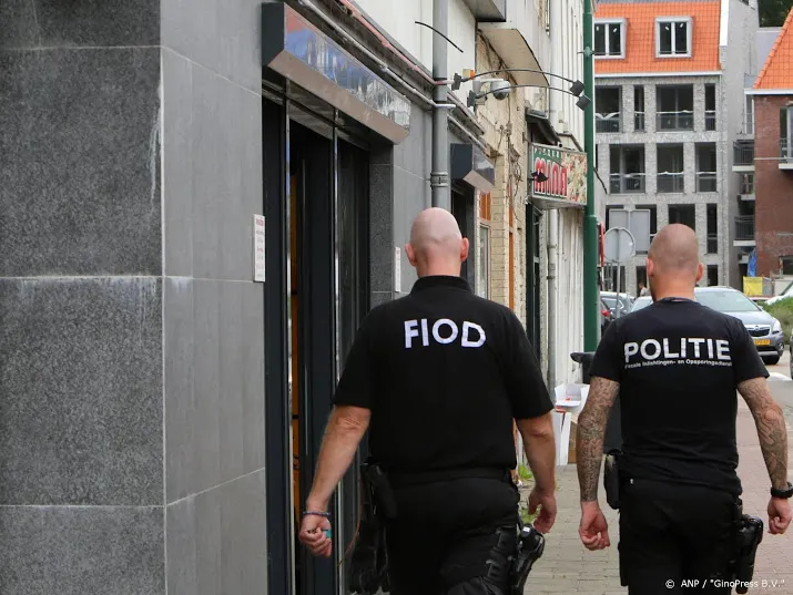 fiod houdt man aan voor verkopen ondeugdelijke mondmaskers