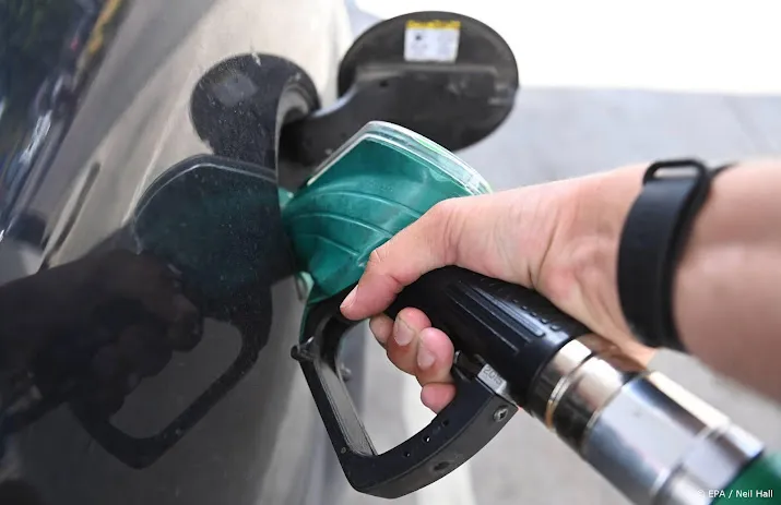 flink gedaalde olieprijs ook te zien bij prijzen aan pomp