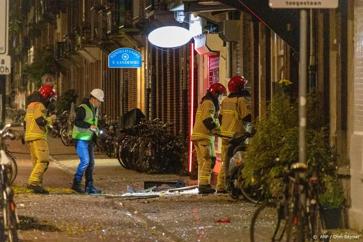 flinke schade door explosie bij amsterdamse coffeeshop