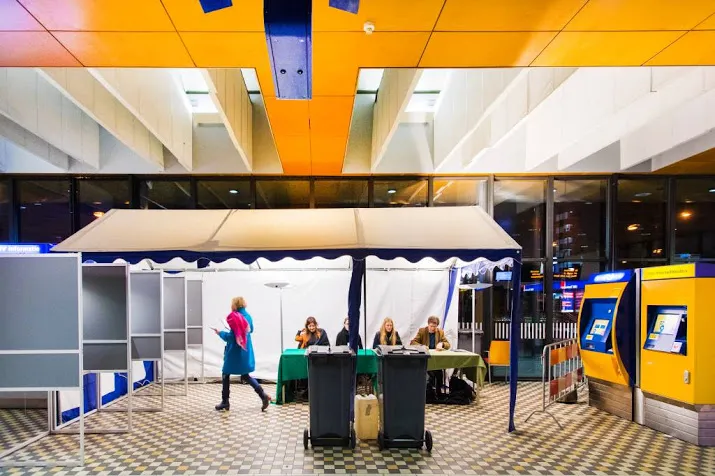 flinke toeloop stemmers bij ns in avondspits
