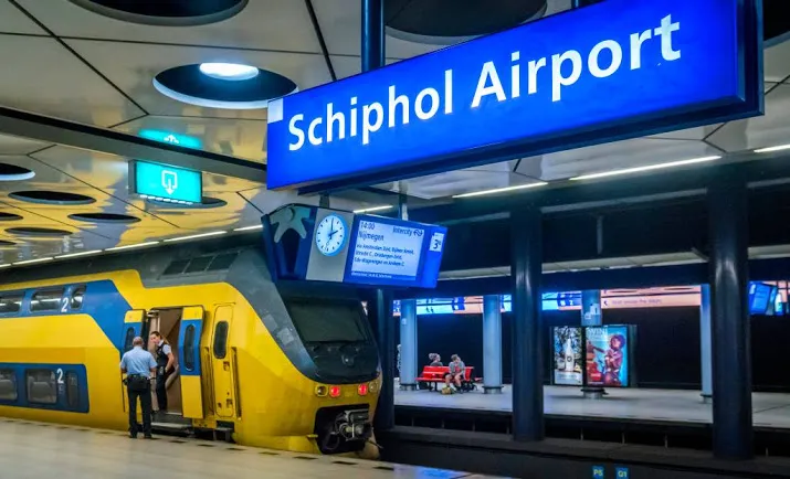 flinke vertragingen op schiphol door onweer