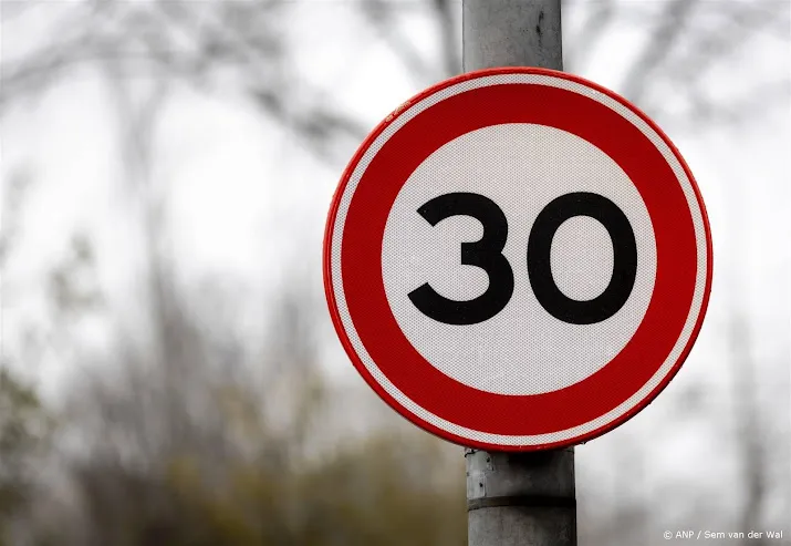 flitspalen voor handhaving 30 kilometer per uur in amsterdam
