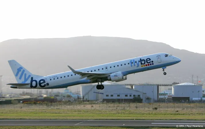 flybe schrapt vluchten om pilotentekort