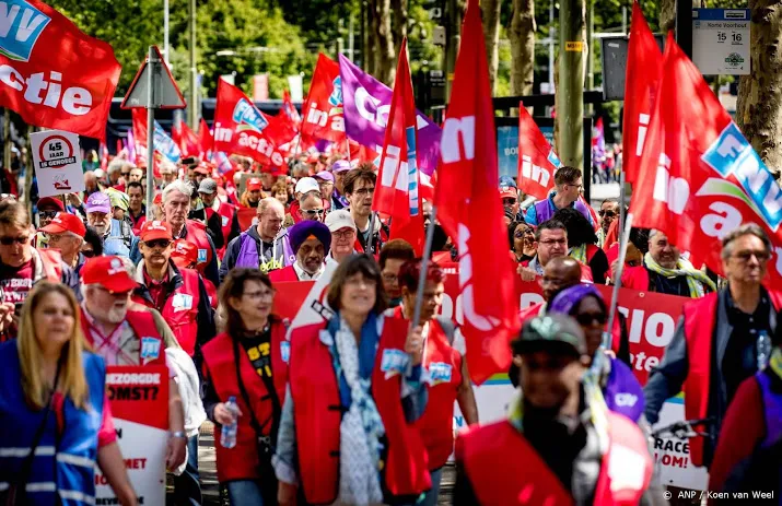 fnv 30 000 actievoerders voor pensioen