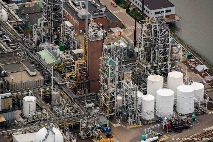 fnv begint rechtszaak tegen dupont om blootstelling aan gifstof