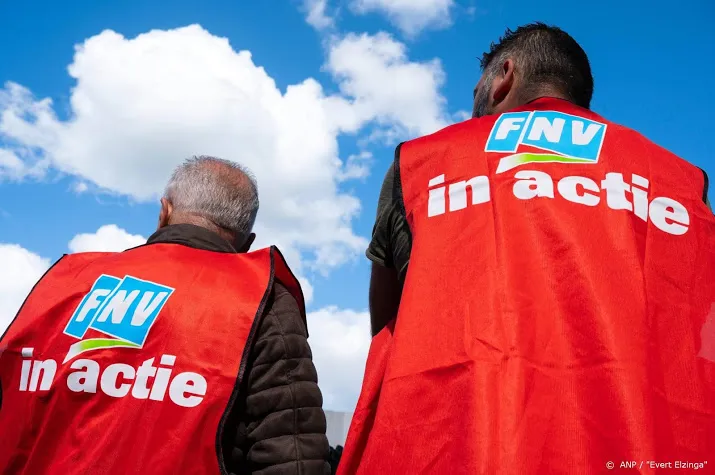 fnv dreigt klm met acties om cabine cao