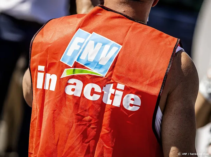 fnv dreigt met acties op schiphol vanaf 1 juni om hoge werkdruk