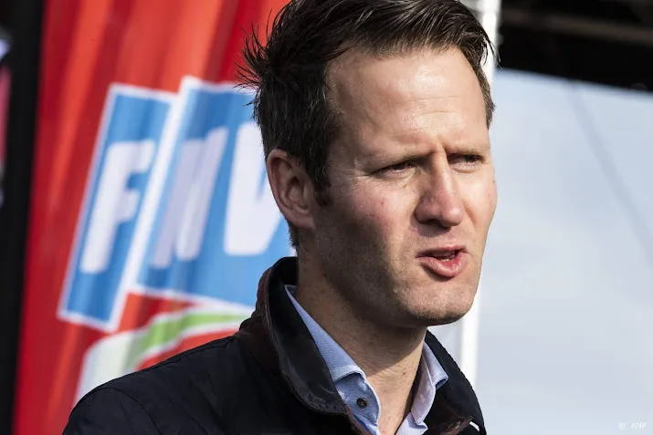 fnv dreigt met hete zomer als schiphol eisenpakket negeert