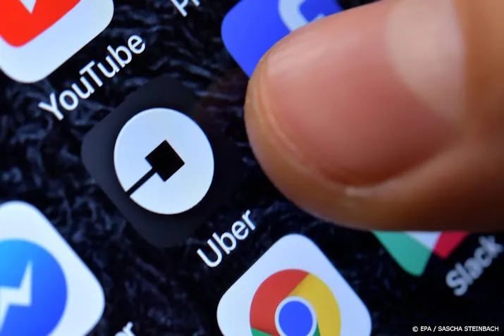 fnv eist dat uber chauffeurs onmiddellijk in dienst neemt
