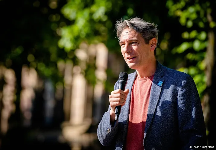 fnv grote zorgen om langzaam formatieproces