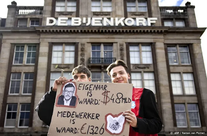 fnv medewerkers de bijenkorf amsterdam gaan hele zaterdag staken