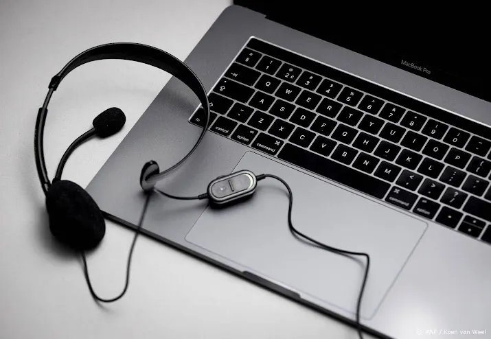 fnv presenteert nieuwe cao eis voor callcenters acties dreigen