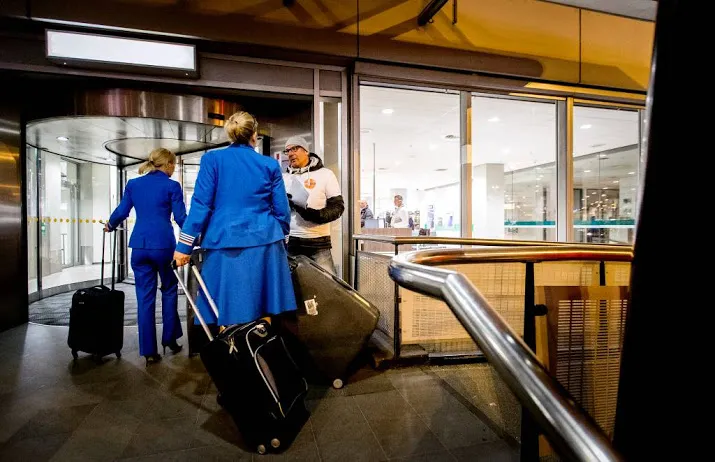 fnv schort staking klm personeel op