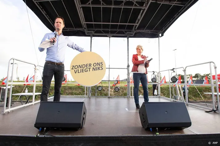 fnv stelt schiphol ultimatum ondanks coronacrisis