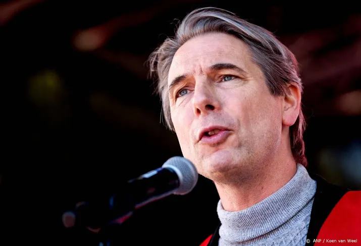fnv verhoog aow voor op peil houden pensioen